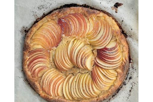 Recette de tarte aux pommes au tahini sur chrisrecettes : une alternative saine et originale.