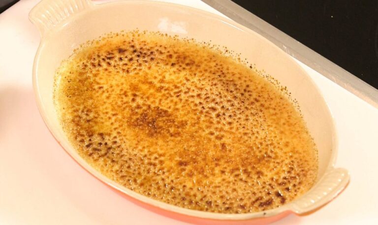 Recette de crème brûlée à la cardamome noire et vanille, sans cuisson, sur chrisrecettes