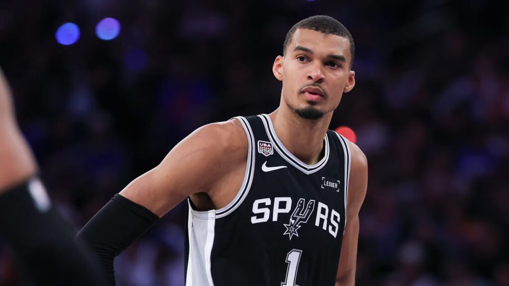 Wembanyama et les Spurs perdent une avance record en finale NBA, la série en danger.