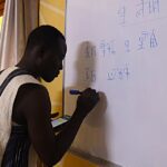 L&rsquo;écriture Romba au Burkina Faso facilite la lecture des langues à tons.