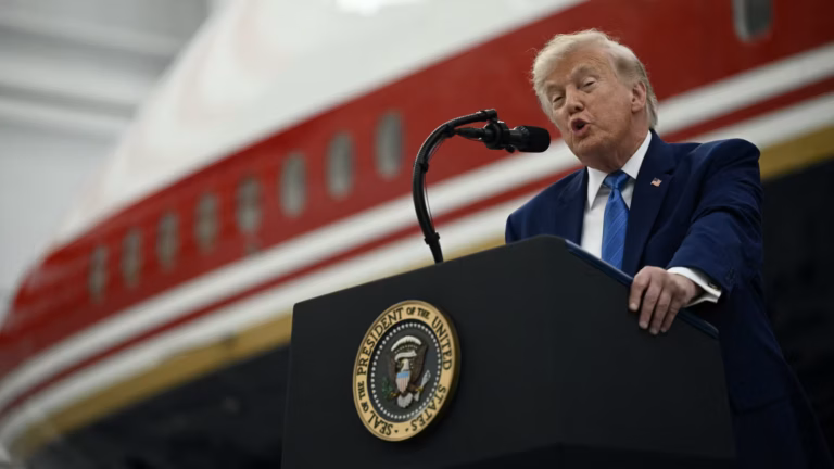 Trump se considère plus puissant que Napoléon, Staline, Mao et Hitler, selon un livre.