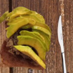 Recette d&rsquo;Avocado Toast Healthy : une option nutritionnelle recommandée par des diététiciens.
