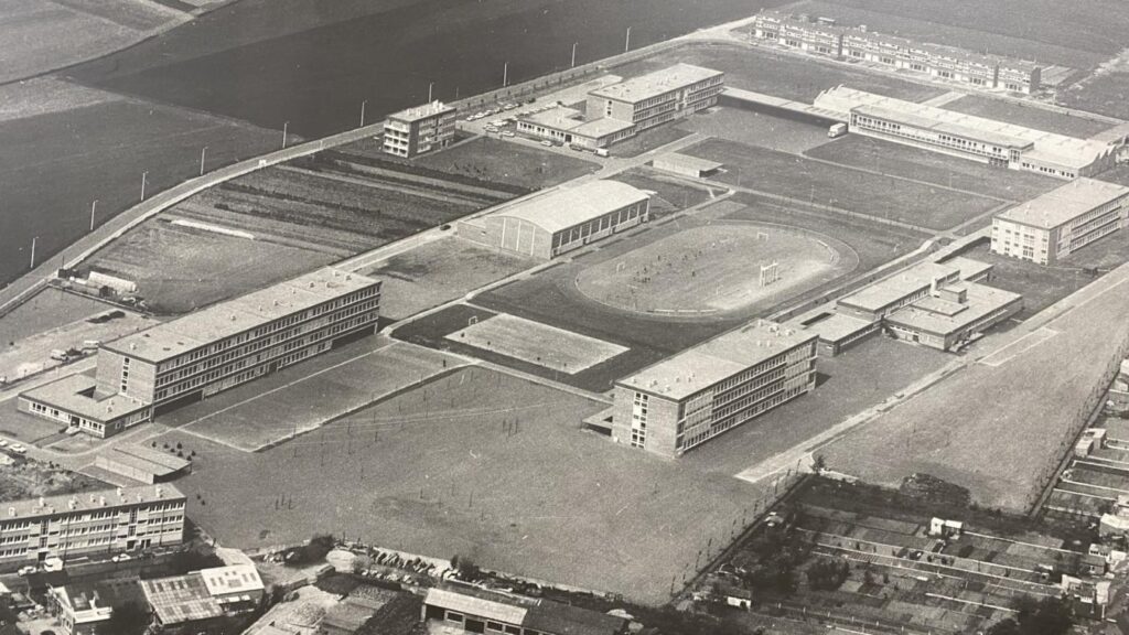 Inauguration du lycée des Flandres à Hazebrouck, reconnu pour son architecture dans le Nord.