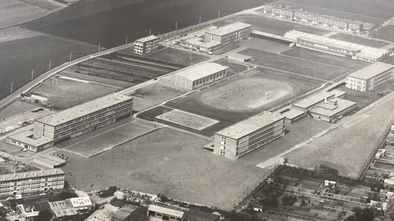 Inauguration du lycée des Flandres à Hazebrouck, reconnu pour son architecture dans le Nord.