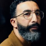 Marwan Mohammed explore la sociologie entre la cité et le CNRS dans son récit.