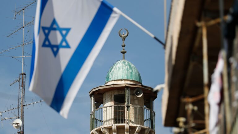 Olivier Faure et députés Modem proposent d’interdire les produits des colonies israéliennes en France.