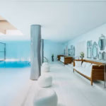 Glossier lance un pop-up sensoriel tandis que le Royal Monceau propose un soin bonne mine.