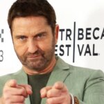 Gérard Butler évoque sa réplique culte alors que les cascadeurs réagissent avec humour.