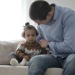 Guide de la mairie de Paris pour prévenir les violences sexuelles à l&rsquo;école destiné aux familles.
