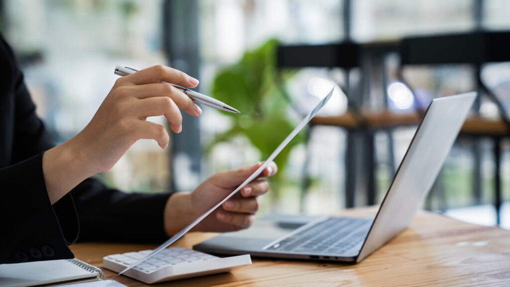 Emploi : le métier de gestionnaire de paie évolue face aux nouvelles technologies.