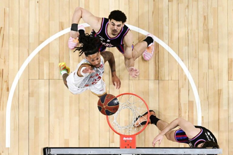 Matthew Strazel dirige le jeu de Monaco en finale contre Paris en l’absence de Mike James.