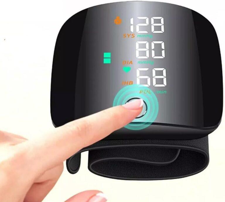 Moniteur de tension artérielle numérique portable avec affichage LCD et fonction mémoire.