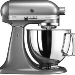 KitchenAid Artisan Mixer avec accessoire et bol inox de 4,8 L : caractéristiques clés.