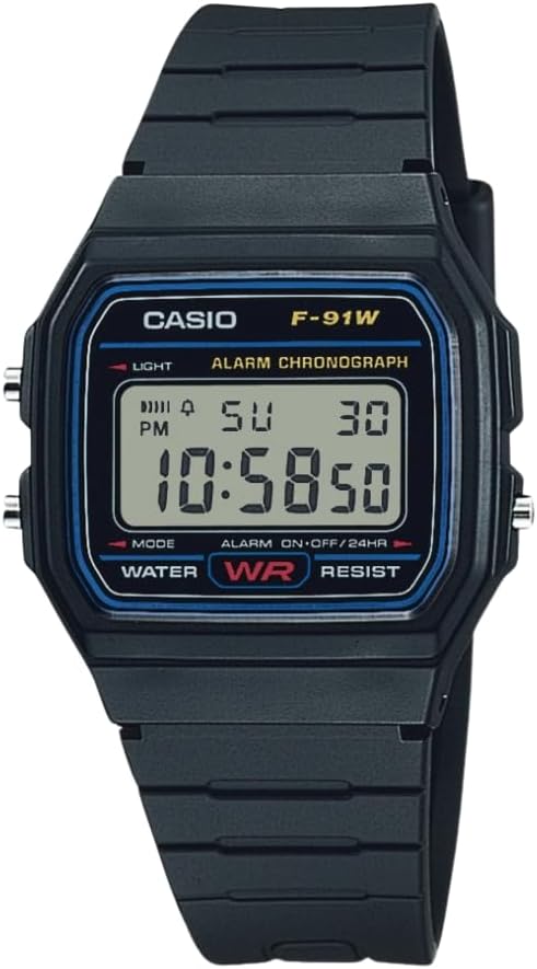 La montre Casio F91W : chronomètre, alarme journalière et résistance à l’eau.
