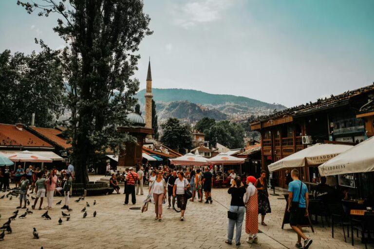 Sarajevo rouvre ses portes aux touristes après une période de restrictions.