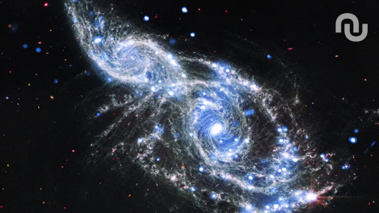 Une galaxie massive formée par fusion cosmique observée par des astronomes.