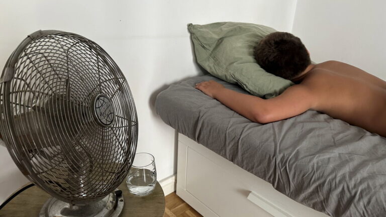 Coût des climatiseurs et ventilateurs laissés allumés toute la nuit en période de canicule