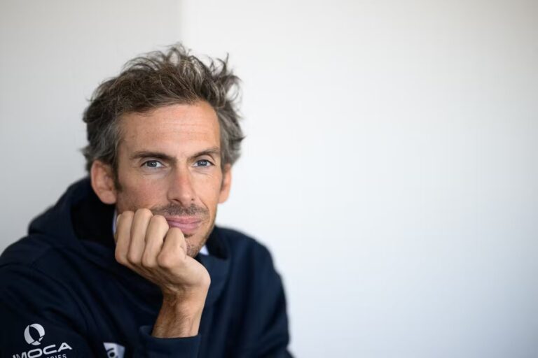 Charlie Dalin, figure de la voile, décède à 42 ans, laissant un héritage mémorable.
