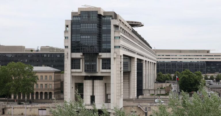Déficit public : la Cour des comptes alerte sur la situation financière de l’État