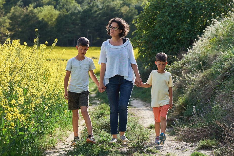 « La tendance « Butter mom » : une approche simplifiée de la maternité aux États-Unis »