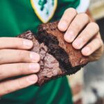 Brownie chocolat-Guinness : recette de dessert pour célébrer la Saint-Patrick.