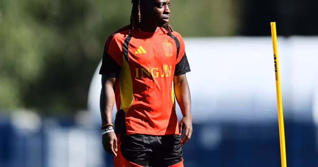 Jérémy Doku, footballeur belge, présent à la naissance de son fils.