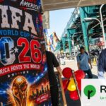 Coupe du monde de football : la FIFA profite d’une course au gigantisme dans l’organisation.
