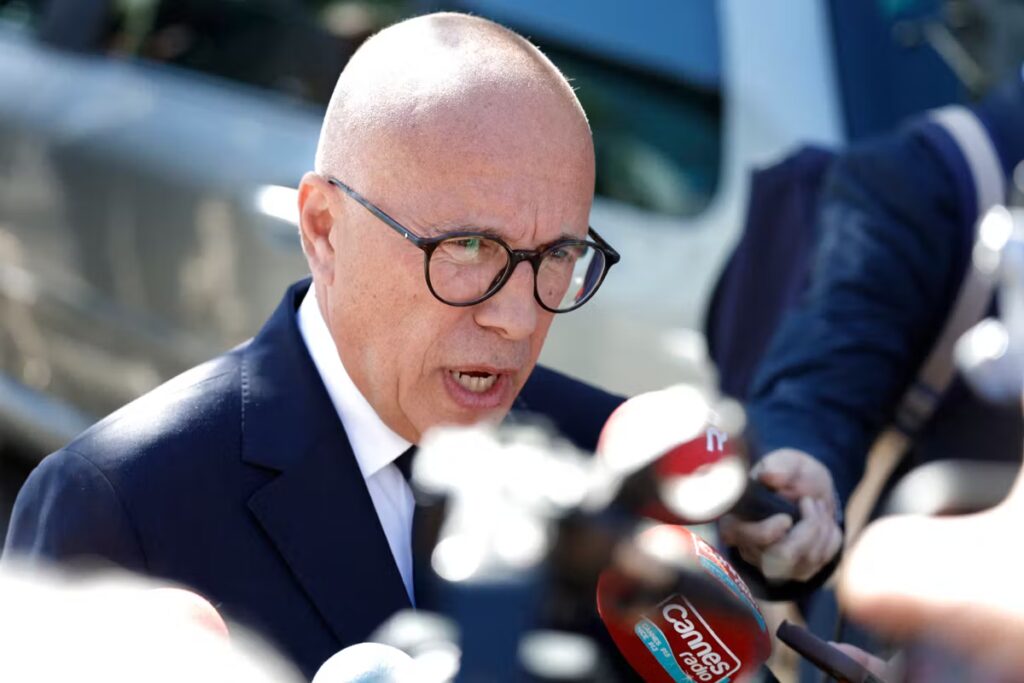 Ciotti porte plainte contre Tabarot pour menaces, accentuant les tensions entre eux.