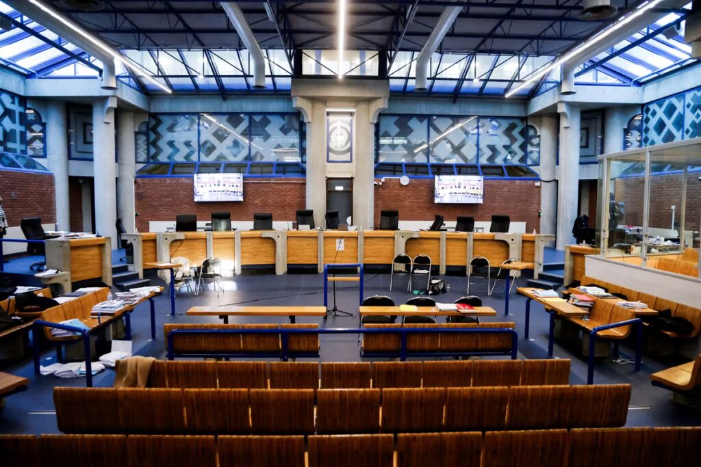 Magistrats qualifient une mère de « psychologue bobo » dans un jugement controversé.