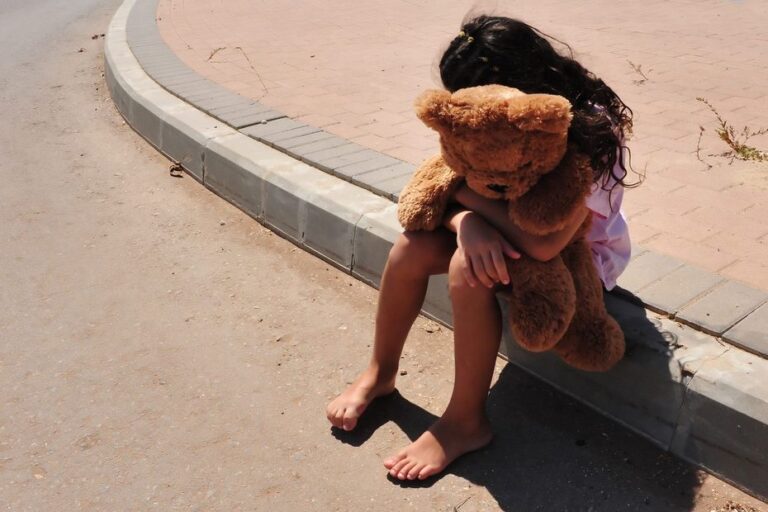 Repérer les signes de violences sexuelles, physiques et psychologiques chez les enfants.