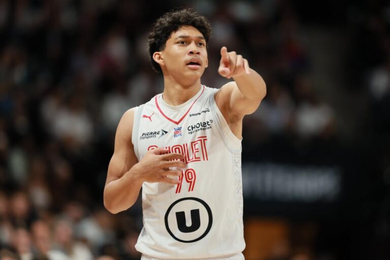 Nathan Soliman et Aaron Towo-Nansi signent des contrats professionnels à Cholet.