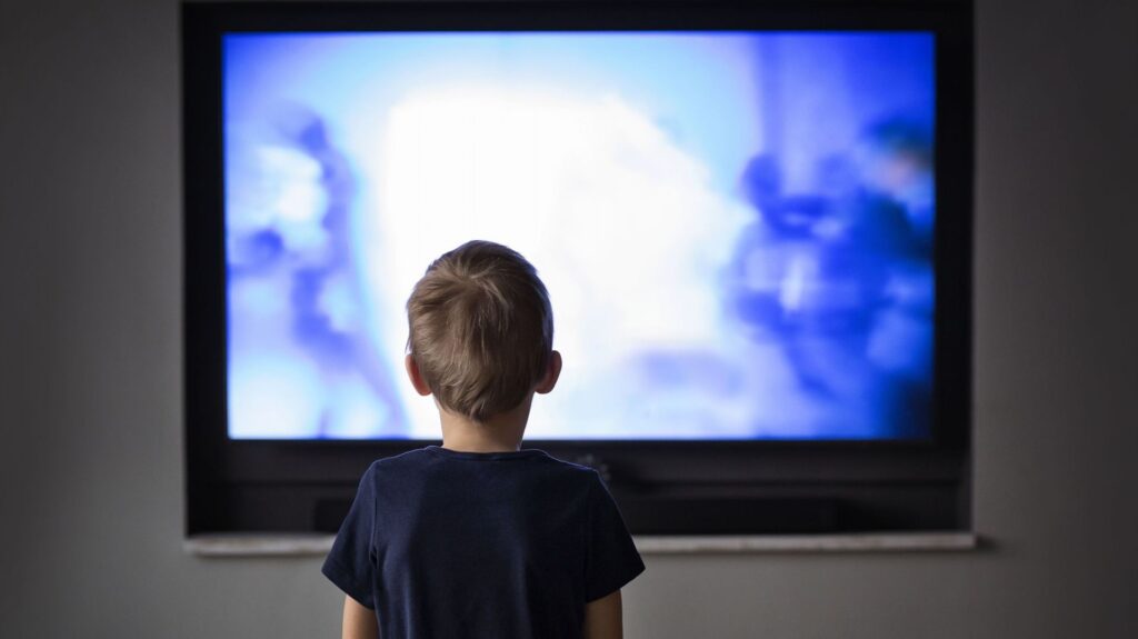 Âge conseillé pour contenus sensibles : nouvelle signalétique télé à partir du 1er juillet.