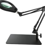 Lente à grossissement de 5X avec support et clip, éclairage LED dimmable pour tâches précises.