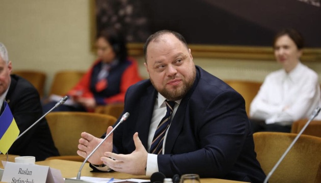 Modifications constitutionnelles nécessaires pour l’Ukraine dans son chemin vers l’UE, selon le chef du Parlement.