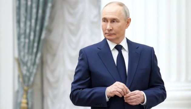 Poutine rejette les propositions ukrainiennes de cessez-le-feu et poursuit l’offensive.