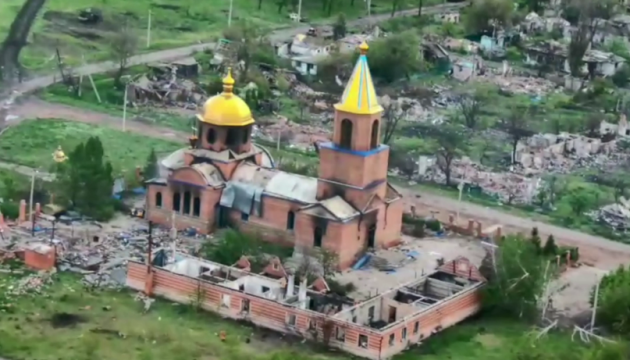 Destruction du village de Vodyanske dans la région de Donetsk par l’armée russe.