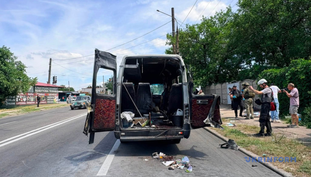 Un drone russe percute un minibus à Zaporijjia, faisant trois morts et sept blessés.