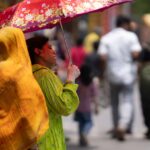 Delhi met en place des mesures d&rsquo;hydratation face à la canicule : baignoires d&rsquo;immersion et cloches d&rsquo;hydratation.