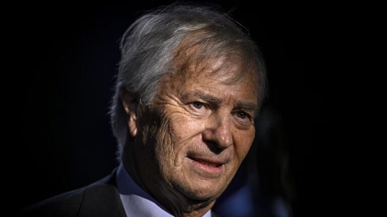 Vincent Bolloré s’exprime sur le limogeage d’Olivier Nora et critique la rémunération de l’ex-PDG de Grasset.