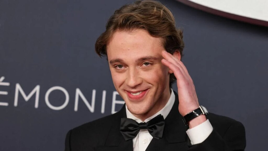 Benjamin Voisin pourrait interpréter une chanson de Johnny dans le prochain film.