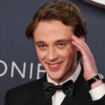 Benjamin Voisin pourrait interpréter une chanson de Johnny dans le prochain film.
