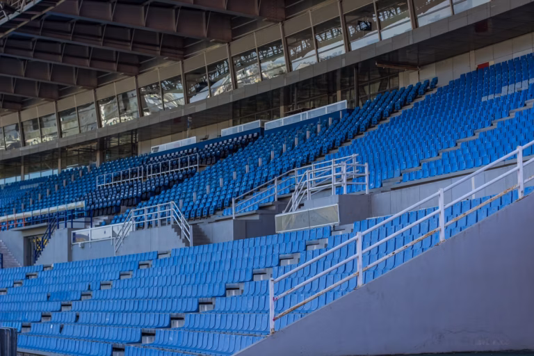 Accident en tribunes en Algérie : 3 morts et plus de 81 blessés confirmés.
