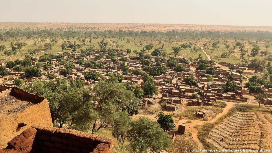 Des milliers de Dogons rentrent chez eux au Mali après des déplacements forcés.