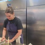 Des chefs réinventent le modèle de travail en cuisine face aux violences professionnelles.