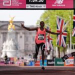 Sabastian Sawe, Kényan, établit un nouveau record du monde du marathon à Londres.