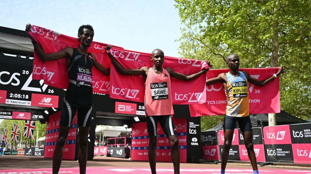 Marathon : un coureur atteint 21 km/h de moyenne, établissant un nouveau record mondial.