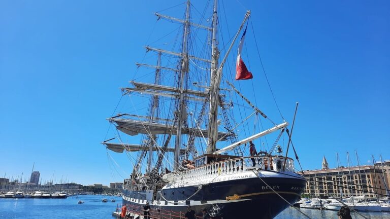 Le Belem revient au Vieux-Port de Marseille après une absence de deux ans.