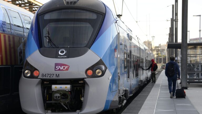 La SNCF maintient l’exploitation des lignes Marseille-Aix et Marseille-Briançon.