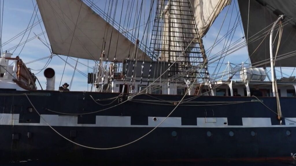Le Belem revient à Marseille pour l’entrée de la flamme olympique, deux ans après son arrivée.