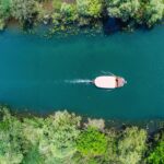 Les croisières fluviales attirent un nombre croissant de vacanciers en quête de détente.